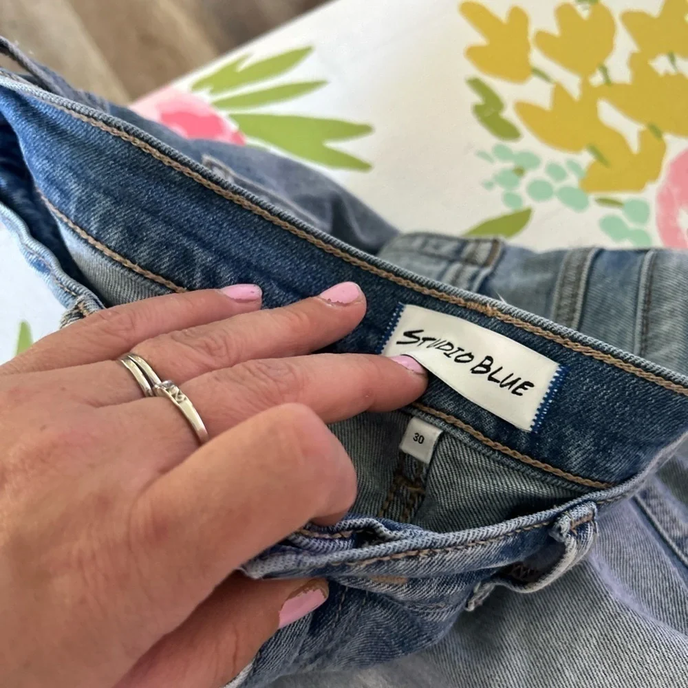 Studio Blue Size 30 Super Stretchy Distressed Denim